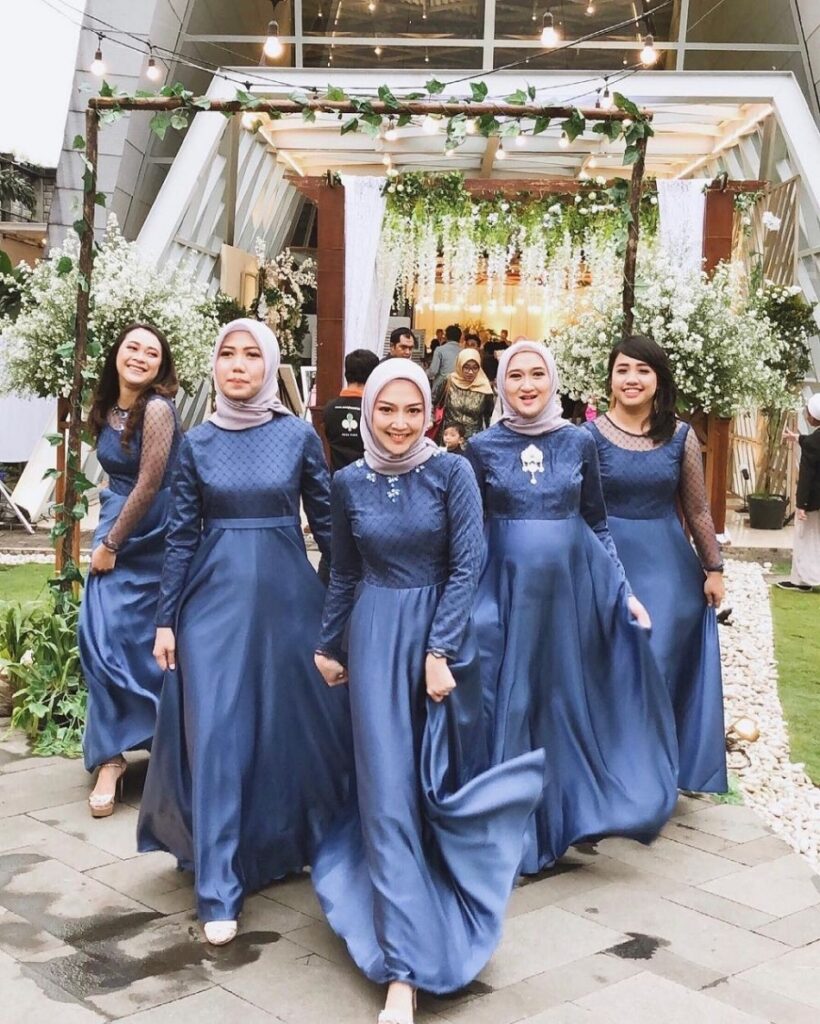 √ 45+ Model Dress Bridesmaid Hijab Modern & Elegan 2022