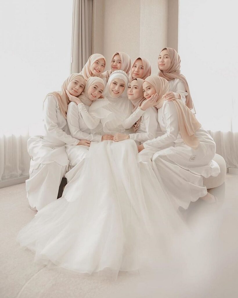 √ 45+ Model Dress Bridesmaid Hijab Modern & Elegan 2024