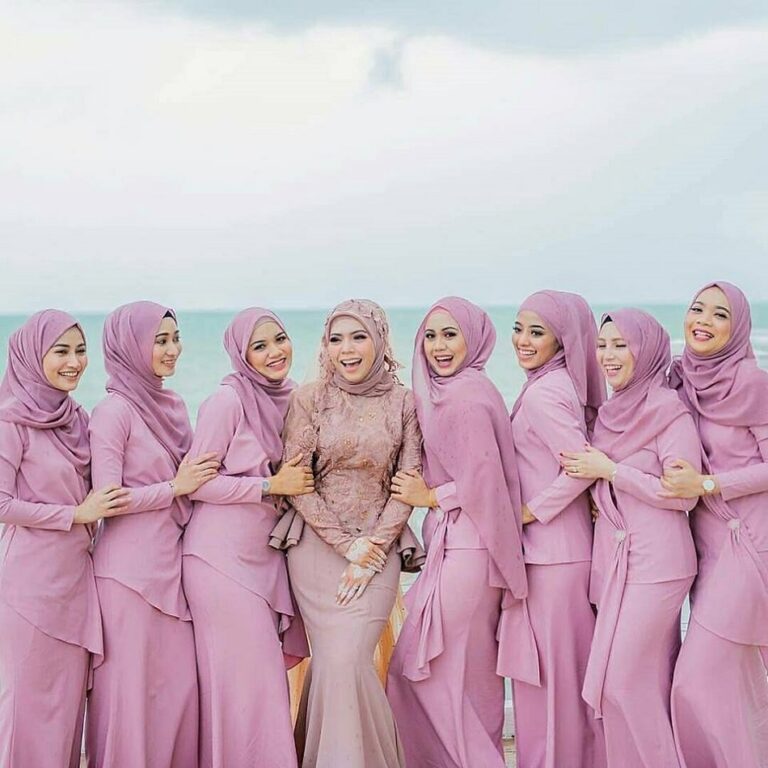 √ 45+ Model Dress Bridesmaid Hijab Modern & Elegan 2024