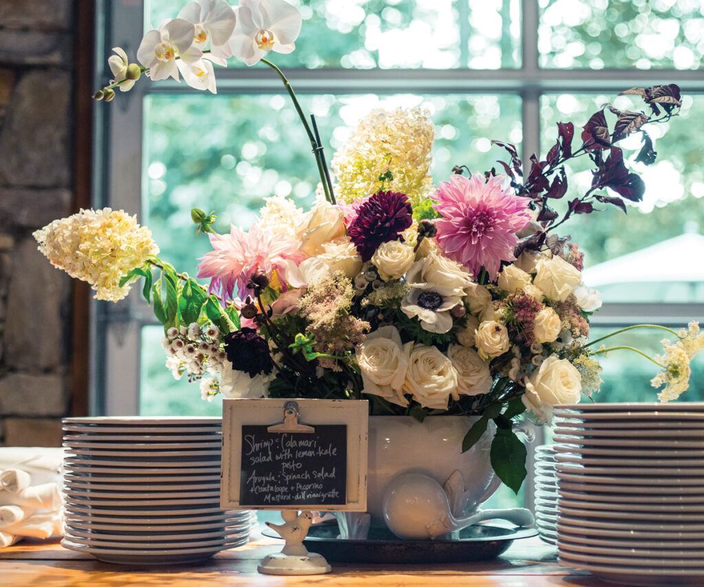 √ 30+ Contoh Dekorasi Lamaran Sederhana & Unik di Rumah