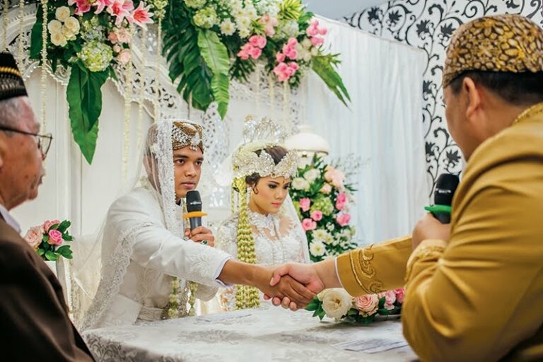 √ Doa Untuk Pengantin: Shahih, Bahasa Arab, & Latin yang Benar