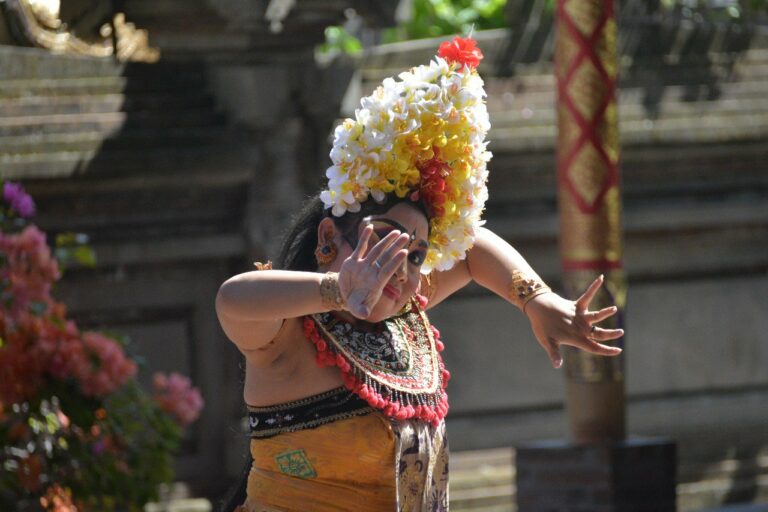 Mengenal Keunikan Tari Pendet Tarian Pemujaan Dari Bali - Riset