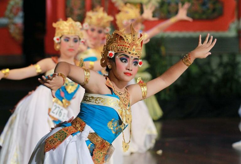 Mengenal Keunikan Tari Pendet Tarian Pemujaan Dari Bali